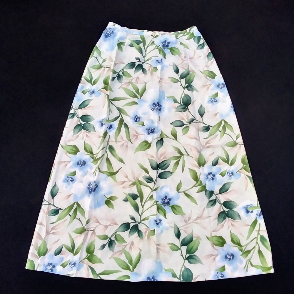 Jaclyn Smith Blue Flower Skirt